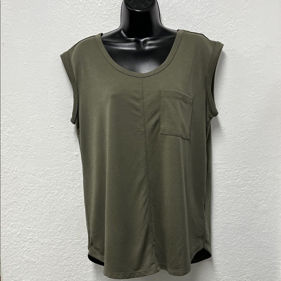 Workshop Republic Clothing Tops - Women’s Workshop Republic Clothing shirt size medium NWT